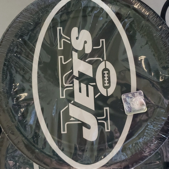 NFL | New York Jets Set of 2 Packages of Paper Plates - Picture 2 of 3